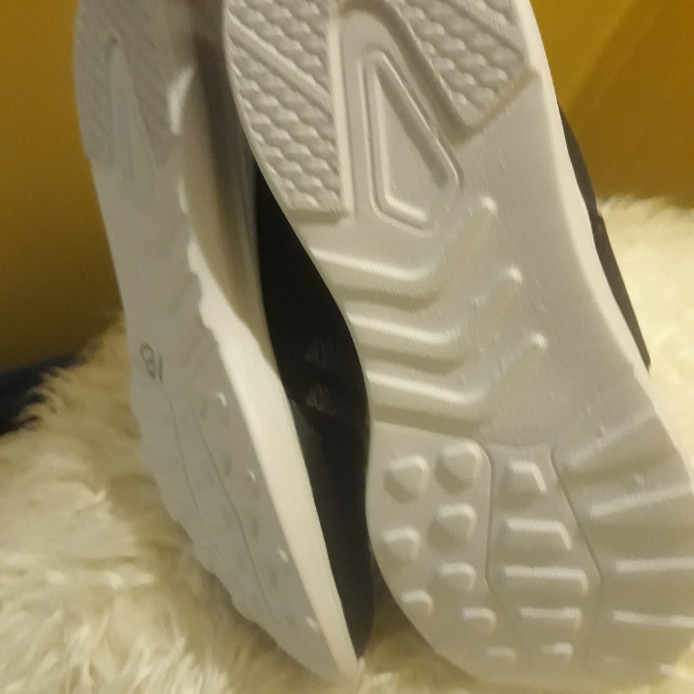 New Nautica Sneakers Size 10 - Picture 4 of 5